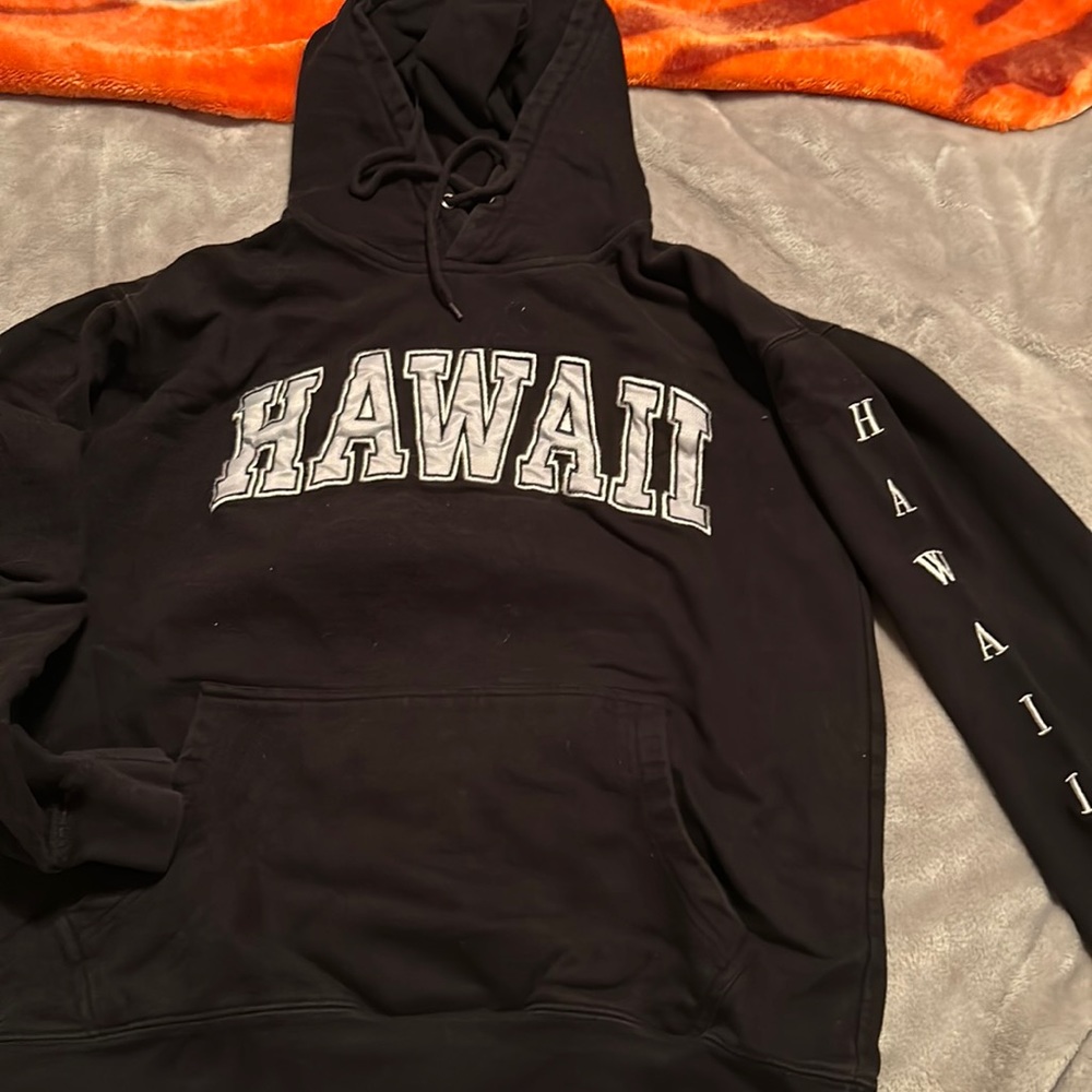 BLACK HAWAII PATCHED HOODIE